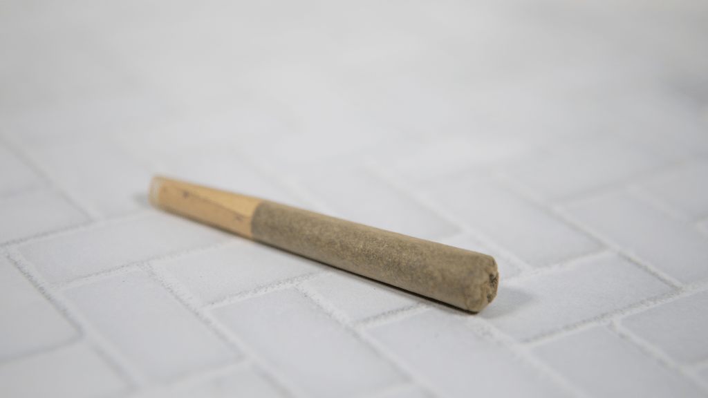 What Works Better for Your Condition? Pre-Rolls vs. Vapes